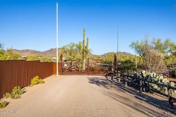 38417 16th St, Phoenix, AZ 85086