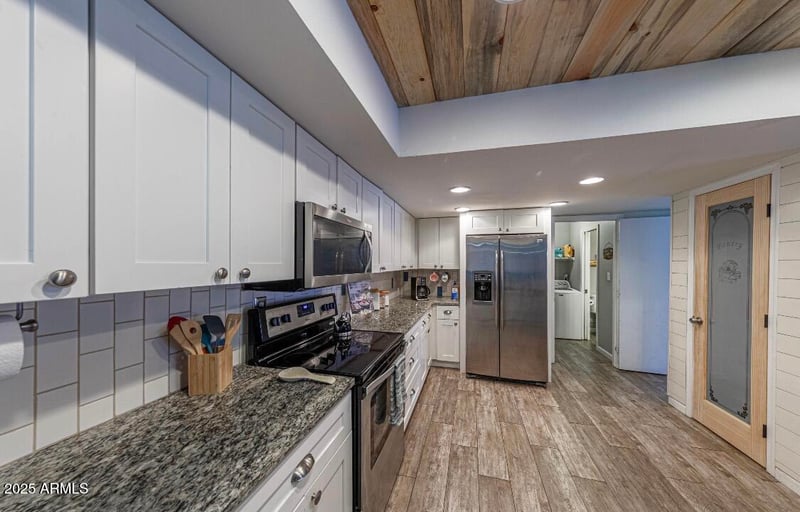3842 Mauna Loa Ln, Phoenix, AZ 85053