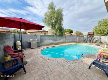3842 Mauna Loa Ln, Phoenix, AZ 85053