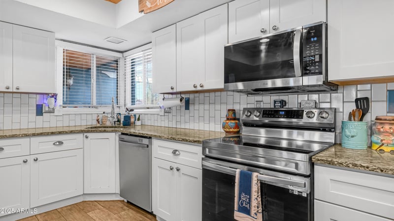 3842 Mauna Loa Ln, Phoenix, AZ 85053