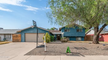 3842 Mauna Loa Ln, Phoenix, AZ 85053