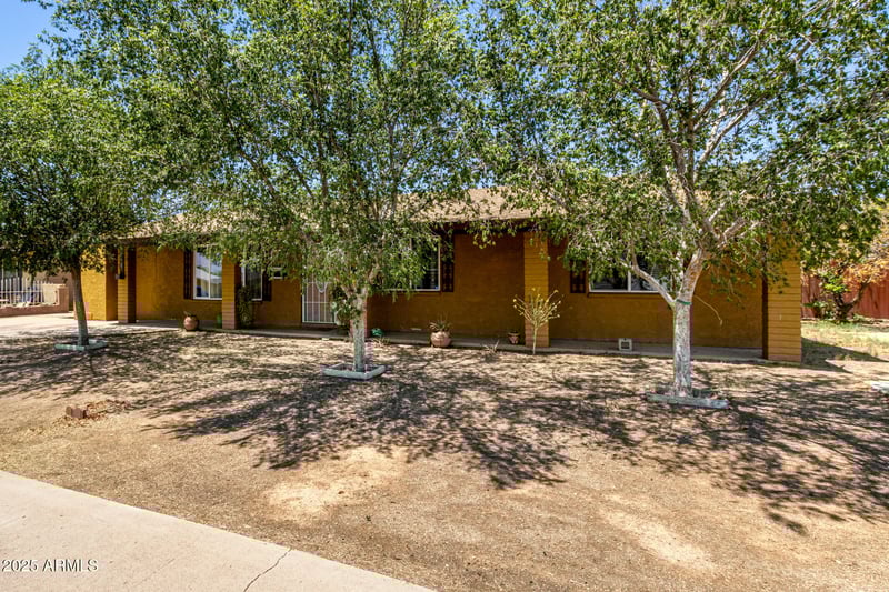 3842 Ocotillo Rd, Phoenix, AZ 85019