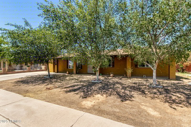 3842 Ocotillo Rd, Phoenix, AZ 85019