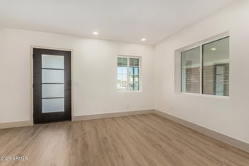 385 Clarendon Ave, Phoenix, AZ 85012