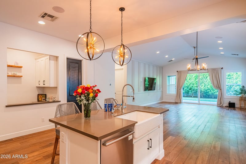 3850 Crittenden Ln, Phoenix, AZ 85018