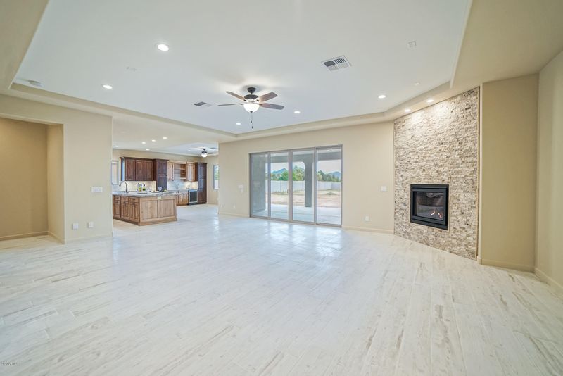 38605 N 14th Ave, Phoenix, AZ 85086