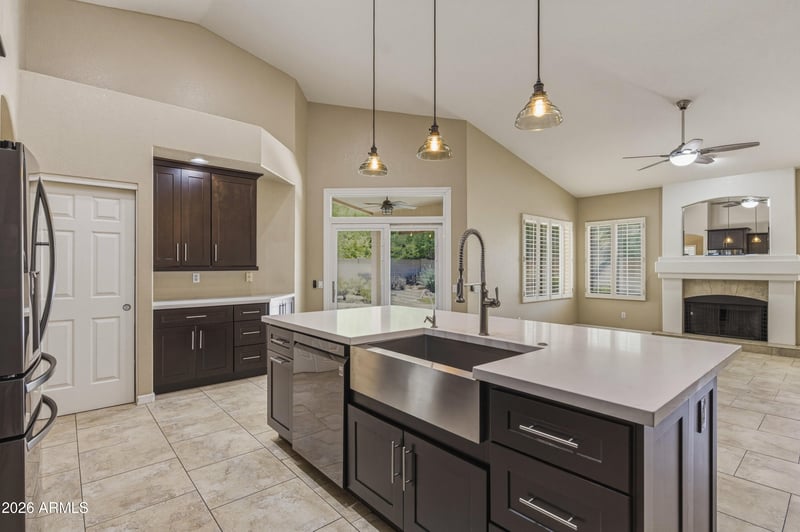 3861 E Amberwood Dr, Phoenix, AZ 85048