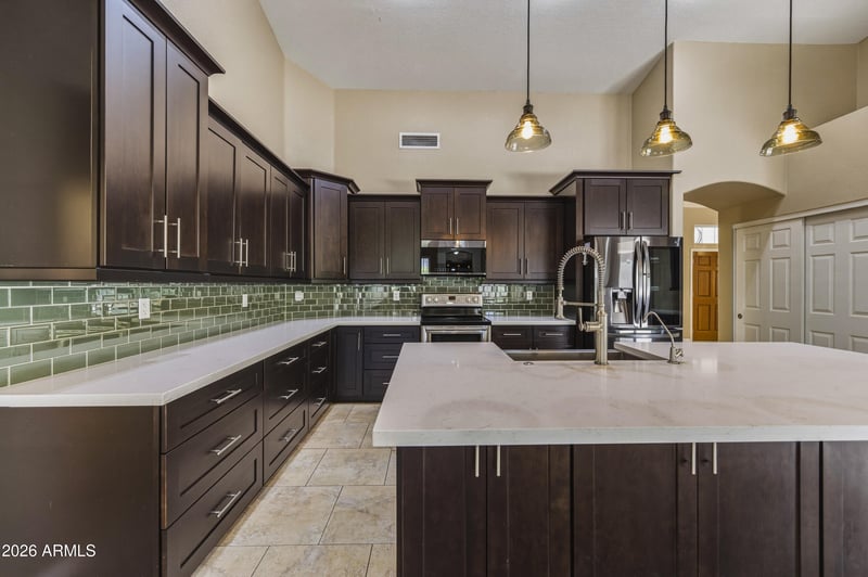 3861 E Amberwood Dr, Phoenix, AZ 85048
