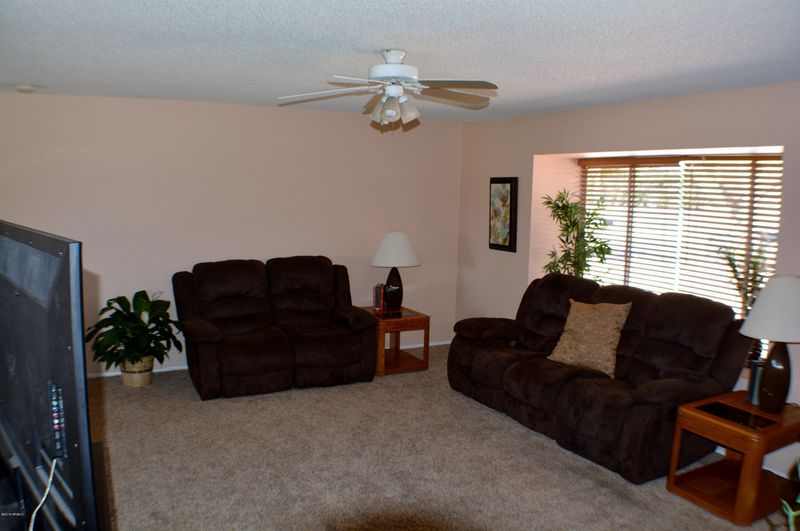 3861 E Larkspur Dr, Phoenix, AZ 85032