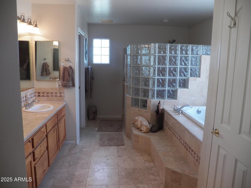 38725 16th Pl, Phoenix, AZ 85086
