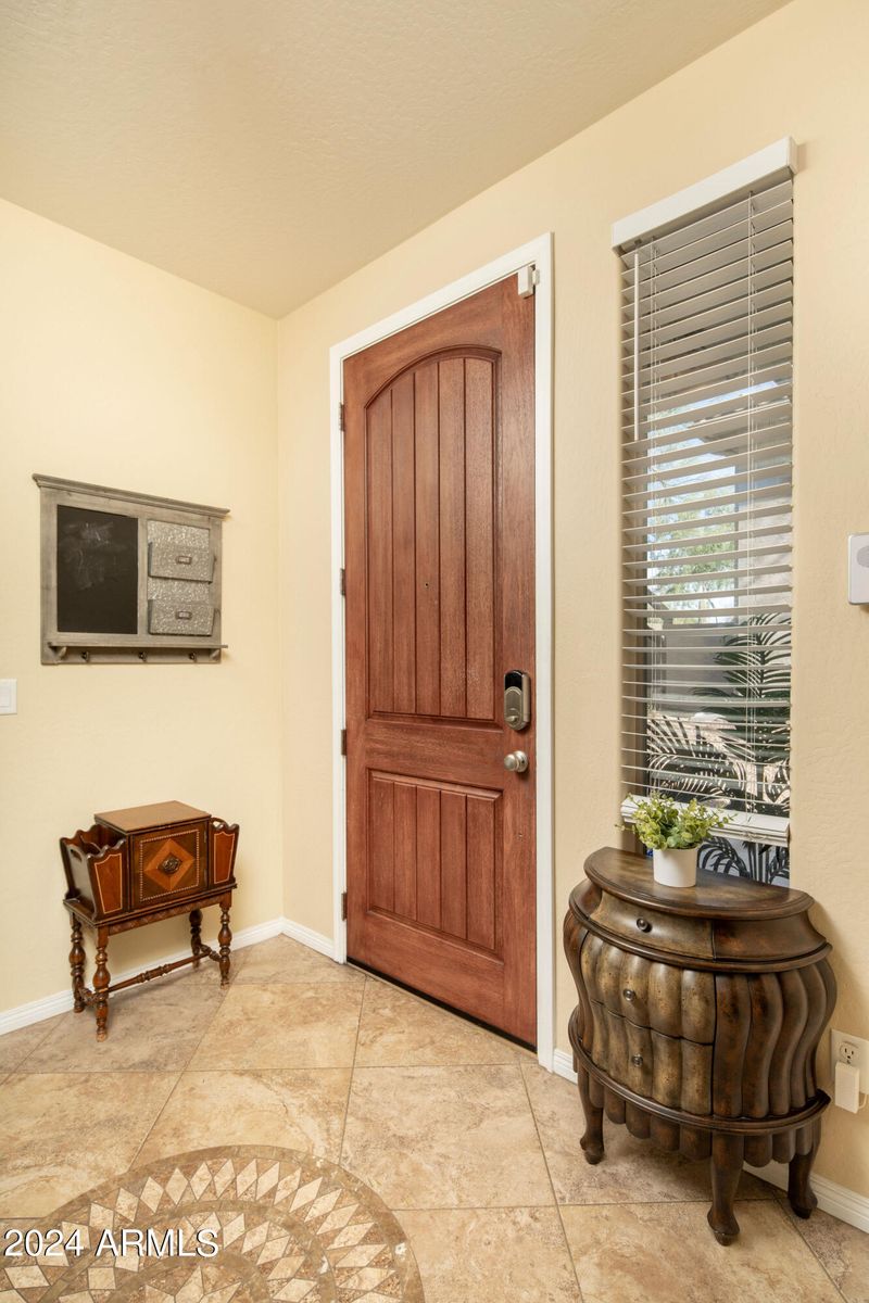 3878 E Cat Balue Dr, Phoenix, AZ 85050