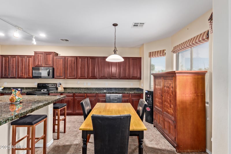 3879 Bridgeport Pw, Gilbert, AZ 85295