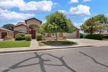 3889 Meadow Land Dr, San Tan Valley, AZ 85140