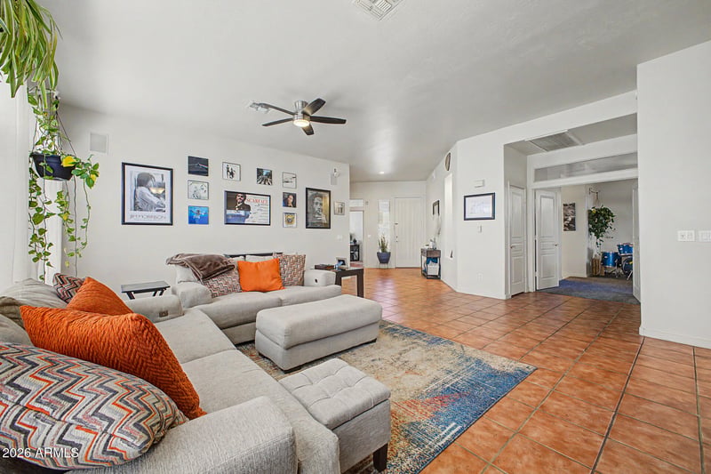 3901 Carter Dr, Phoenix, AZ 85042