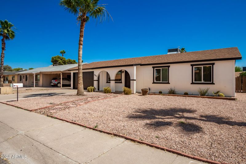 3901 E Hillery Dr, Phoenix, AZ 85032