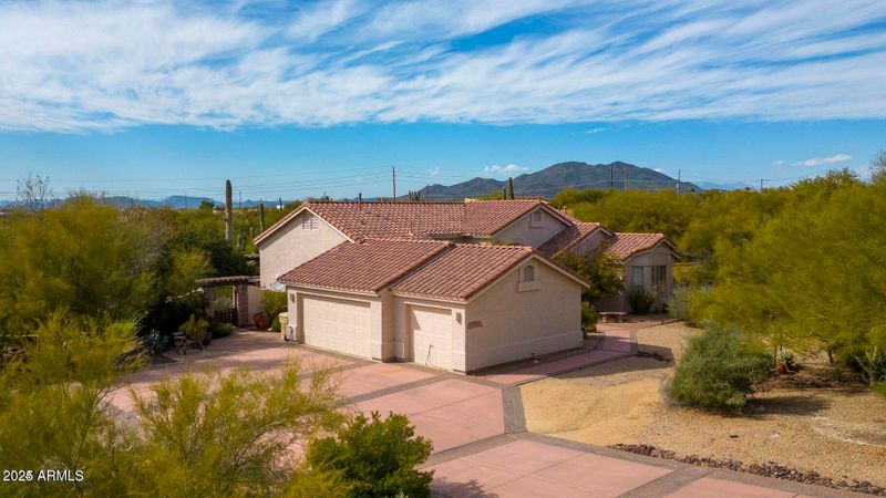 39012 N 8th St, Phoenix, AZ 85086