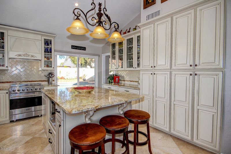 3902 E Amberwood Dr, Phoenix, AZ 85048
