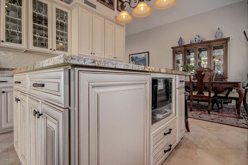 3902 E Amberwood Dr, Phoenix, AZ 85048