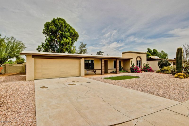 3902 E Paradise Dr, Phoenix, AZ 85028