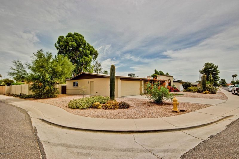 3902 E Paradise Dr, Phoenix, AZ 85028