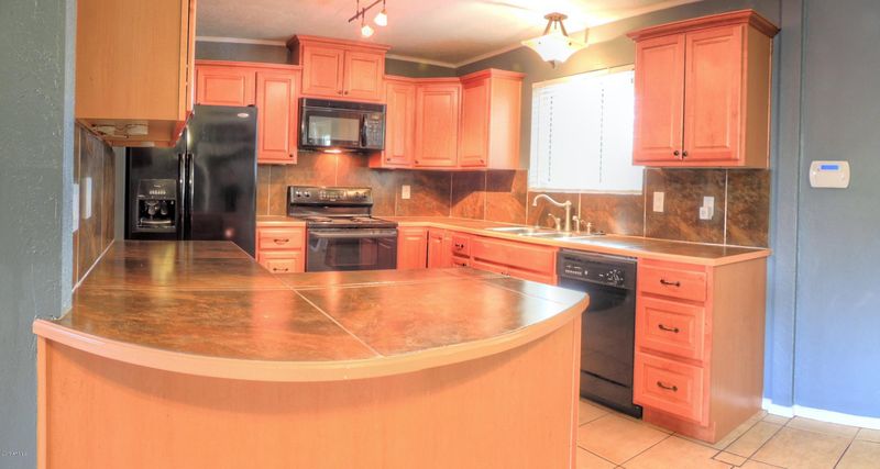 3902 W Harmont Dr, Phoenix, AZ 85051