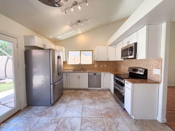 3906 E Amberwood Dr, Phoenix, AZ 85048
