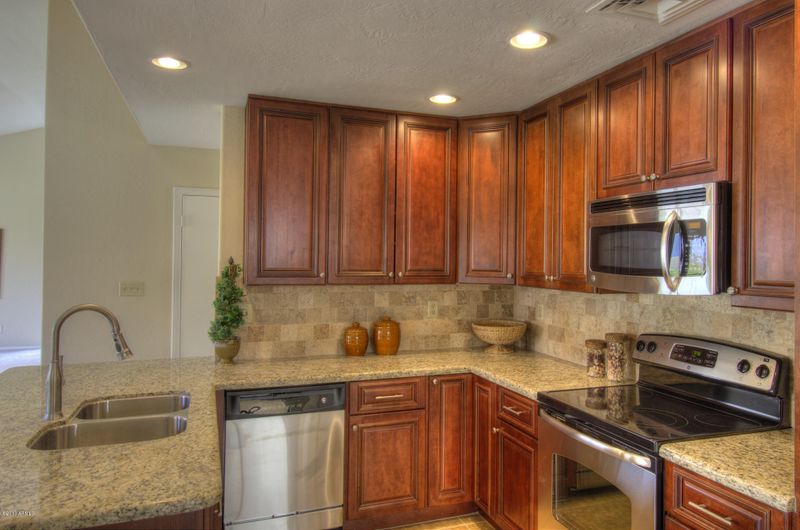 3906 E Hiddenview Dr, Phoenix, AZ 85048