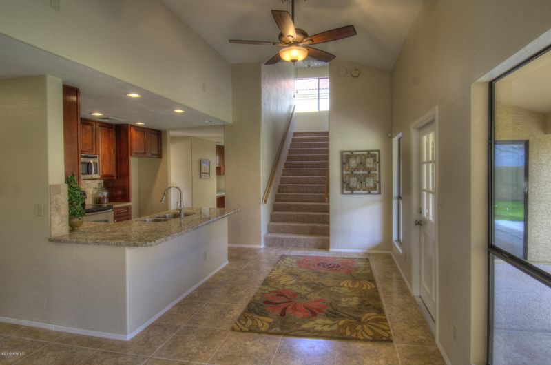 3906 E Hiddenview Dr, Phoenix, AZ 85048