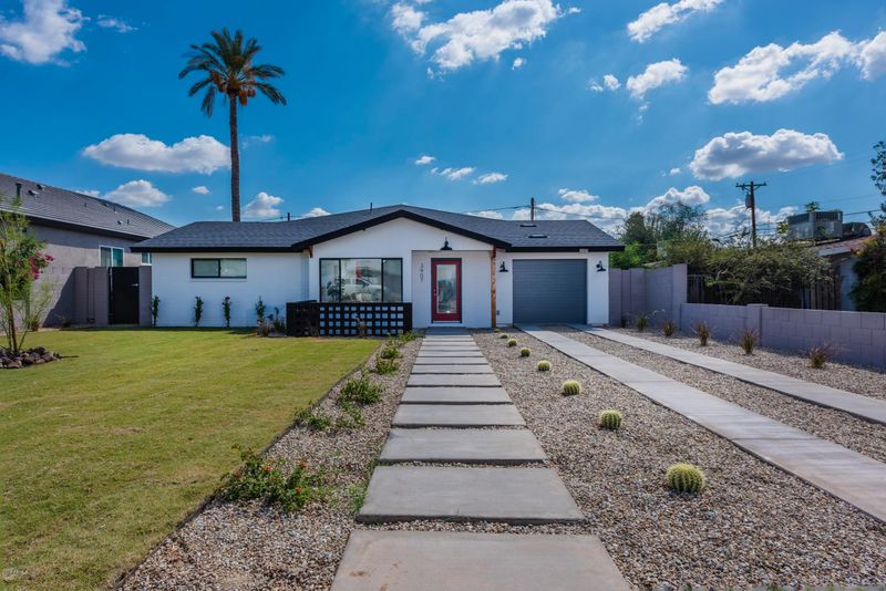 3907 E Cheery Lynn Rd, Phoenix, AZ 85018