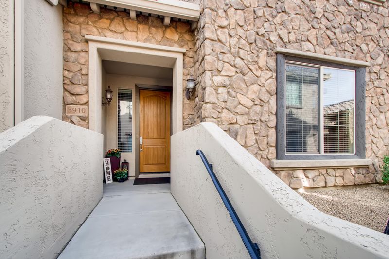 3910 E Cat Balue Dr, Phoenix, AZ 85050
