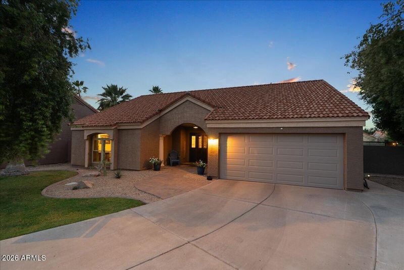 3910 E Hiddenview Dr, Phoenix, AZ 85048