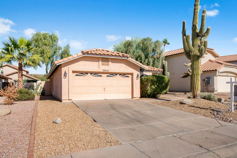 3910 E South Fork Dr, Phoenix, AZ 85044