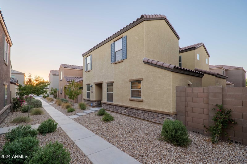 3911 79th Ln, Phoenix, AZ 85043