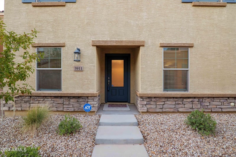 3911 79th Ln, Phoenix, AZ 85043