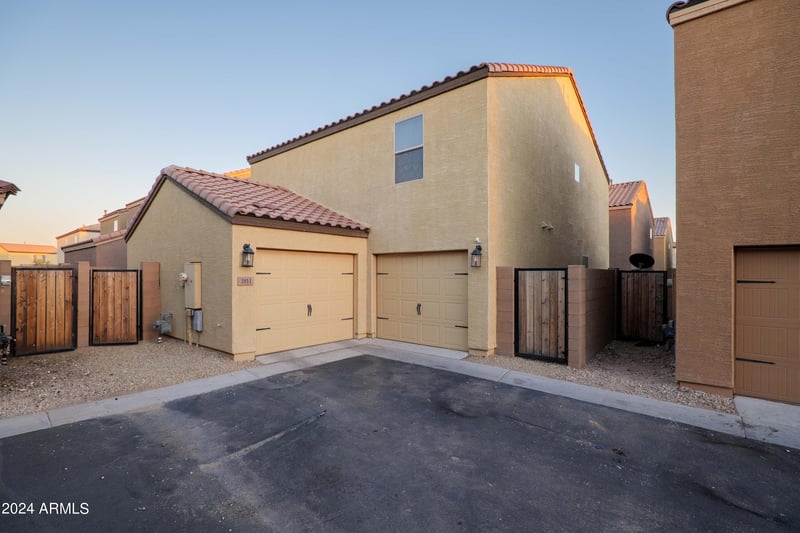 3911 79th Ln, Phoenix, AZ 85043