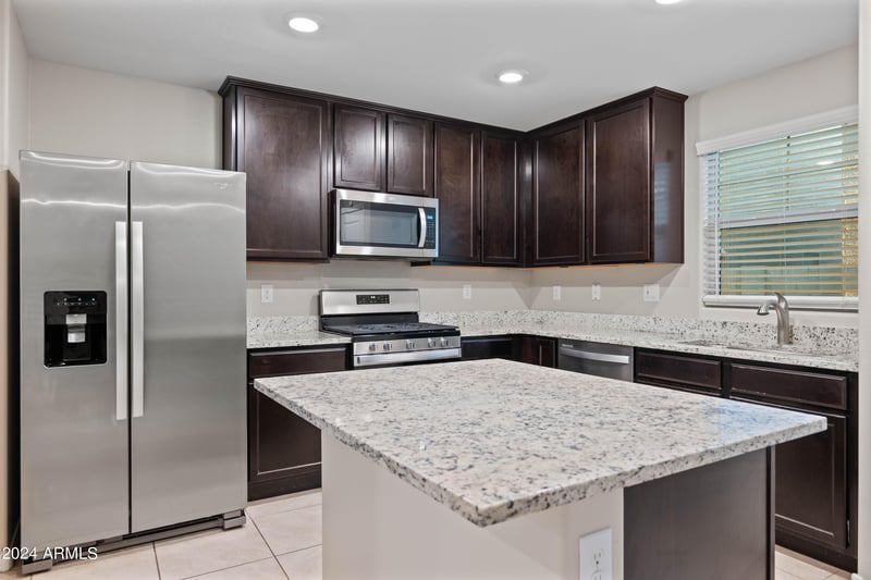 3911 79th Ln, Phoenix, AZ 85043