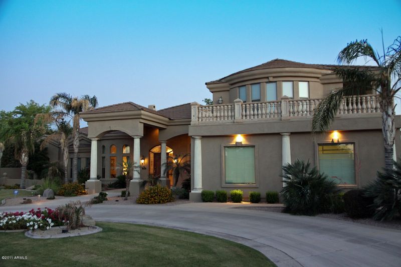 3911 E Greenway Cir, Mesa, AZ 85205