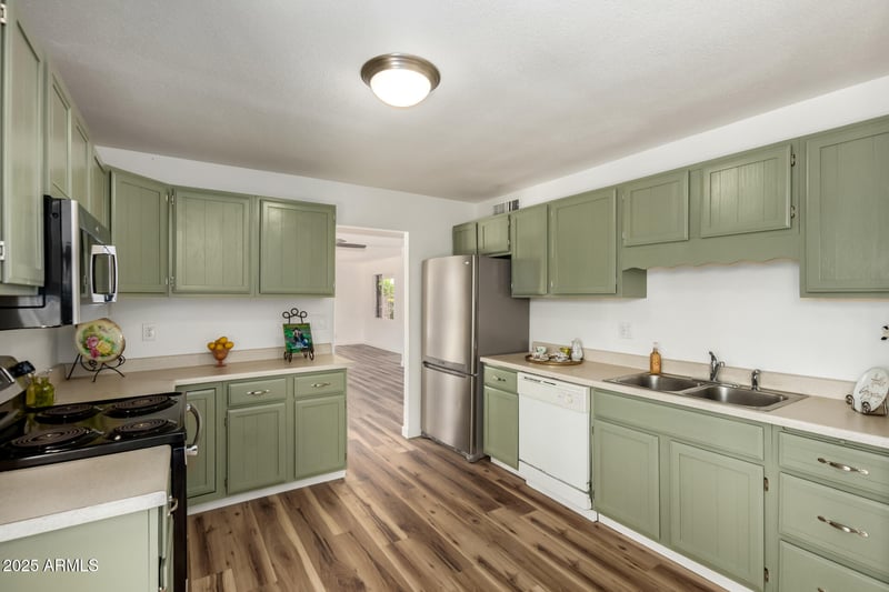 3913 Krall St, Phoenix, AZ 85019