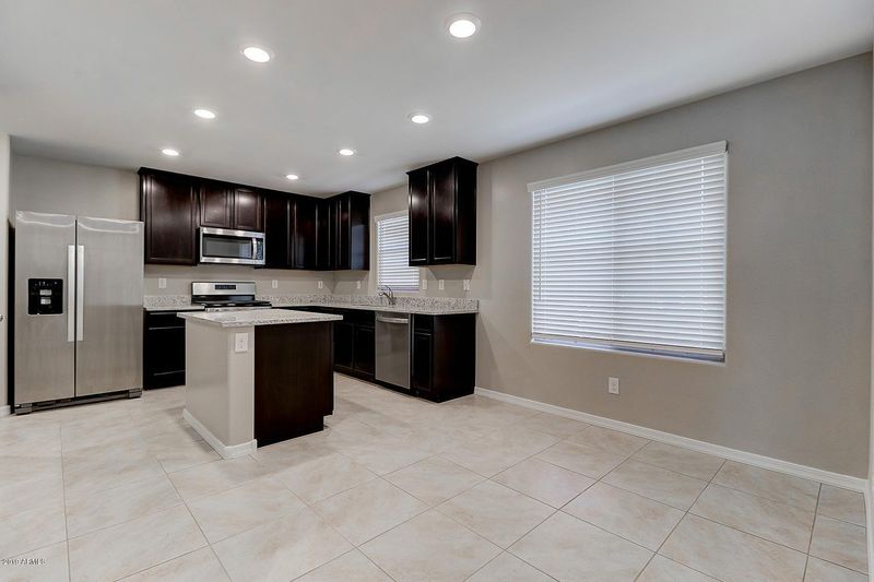 3913 S 79th Dr, Phoenix, AZ 85043