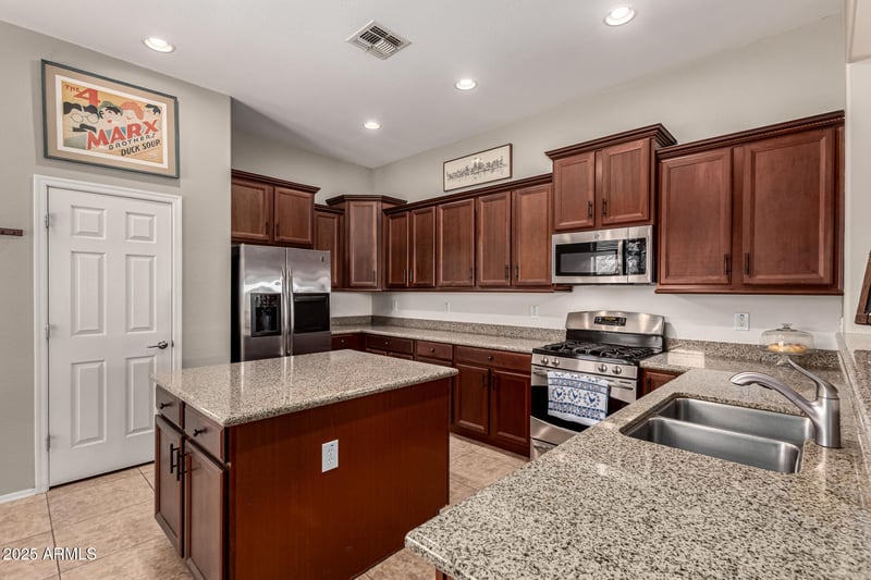 3914 Constance Way, Phoenix, AZ 85042