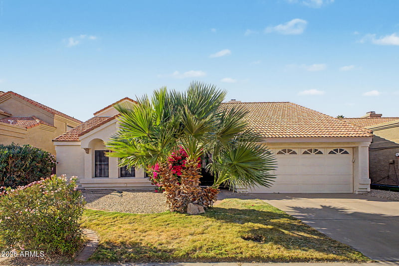 3914 Amberwood Dr, Phoenix, AZ 85048