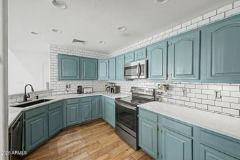 3914 Amberwood Dr, Phoenix, AZ 85048