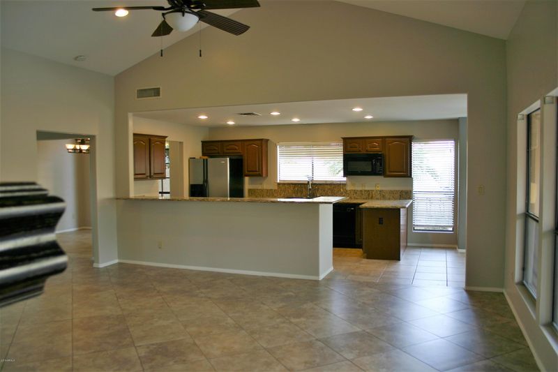 3914 E Hiddenview Dr, Phoenix, AZ 85048