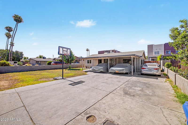 3915 E Cheery Lynn Rd, Phoenix, AZ 85018
