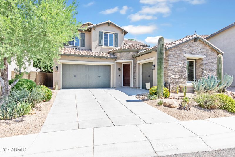 3916 E Covey Ln, Phoenix, AZ 85050