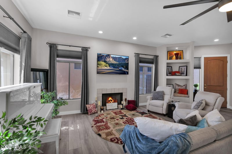 3917 E Carter Dr, Phoenix, AZ 85042