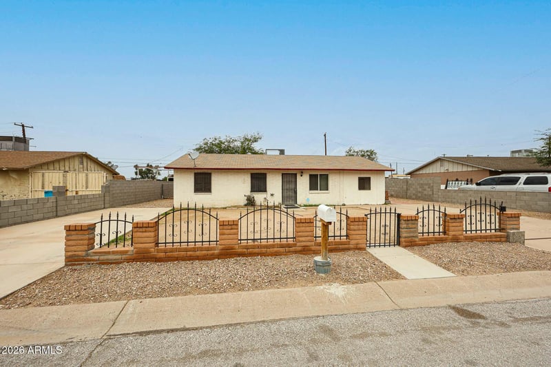 3920 W Lynne Ln, Phoenix, AZ 85041