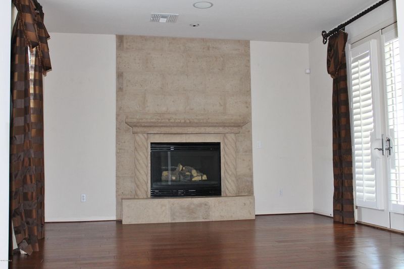 3923 E Crest Ln, Phoenix, AZ 85050