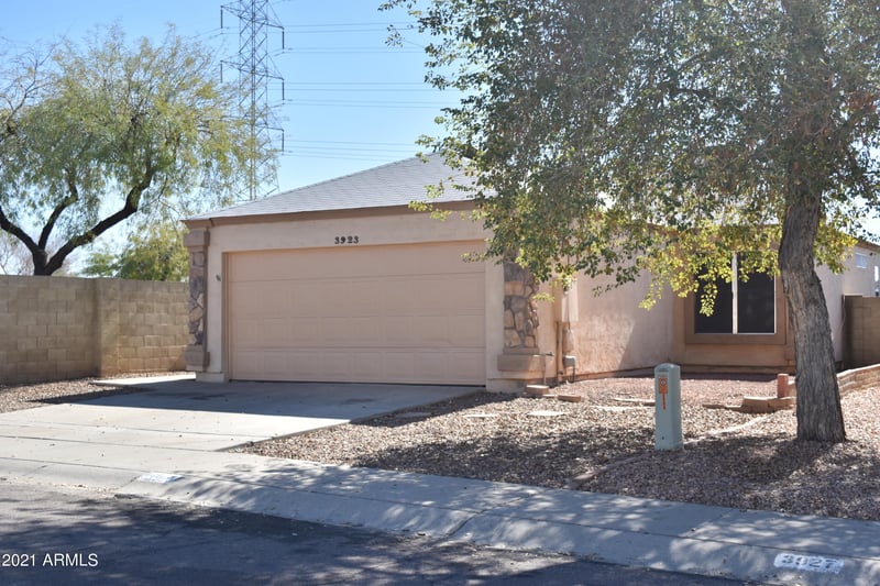3923 W Whispering Wind Dr, Glendale, AZ 85310