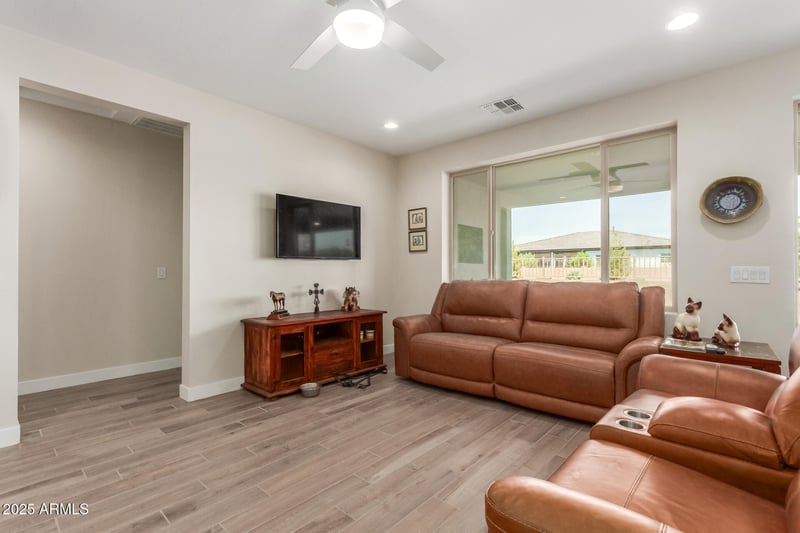 39243 Carter Ln, San Tan Valley, AZ 85140